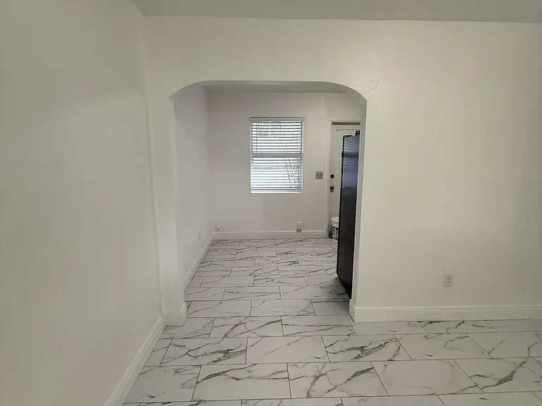 12 N B St — Photo 3
