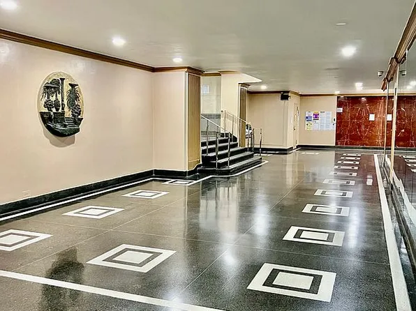 64-41 Saunders St #318, Rego Park, NY 11374