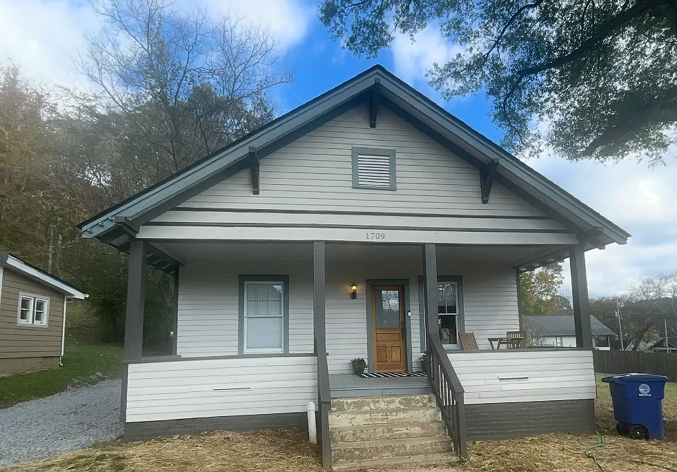 3 bed, 1430 sqft, $2,453 — Photo 1