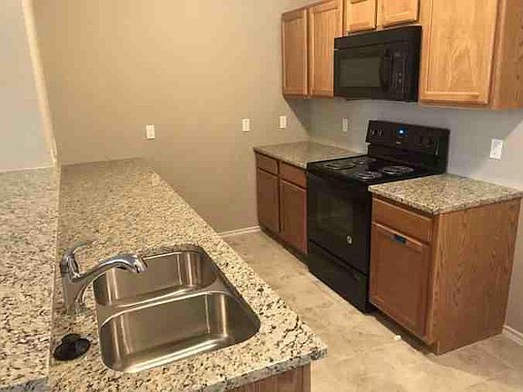 3rd image of 512 E Hazelwood St Unit B