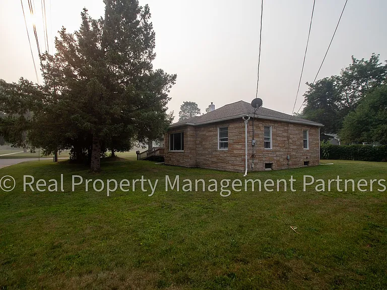 772 Hubbard St NE — Photo 6
