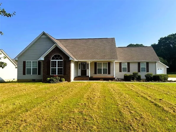 131 Rosewood Dr SE, Calhoun, GA 30701