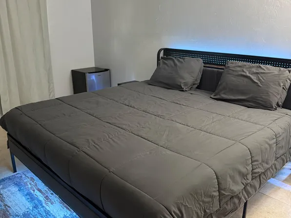 (undisclosed Address), Hollywood, FL 33021