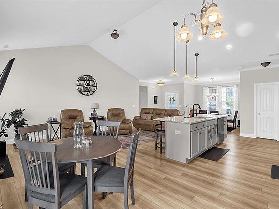 5th image of 109 Red Maple Way