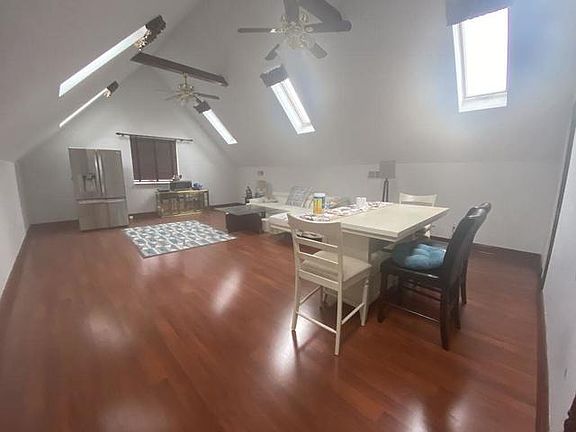 4th image of 3612 S Wood St #3