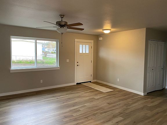3rd image of 5076 Melody Ln