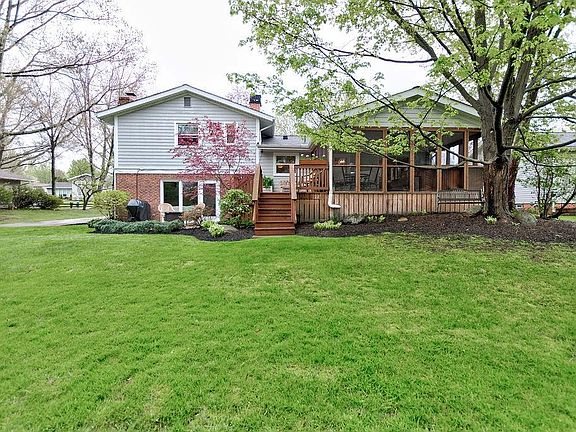 3rd image of 134 N Park Dr
