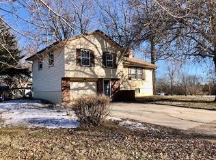 10816 Arabian St, Ozawkie, KS 66070