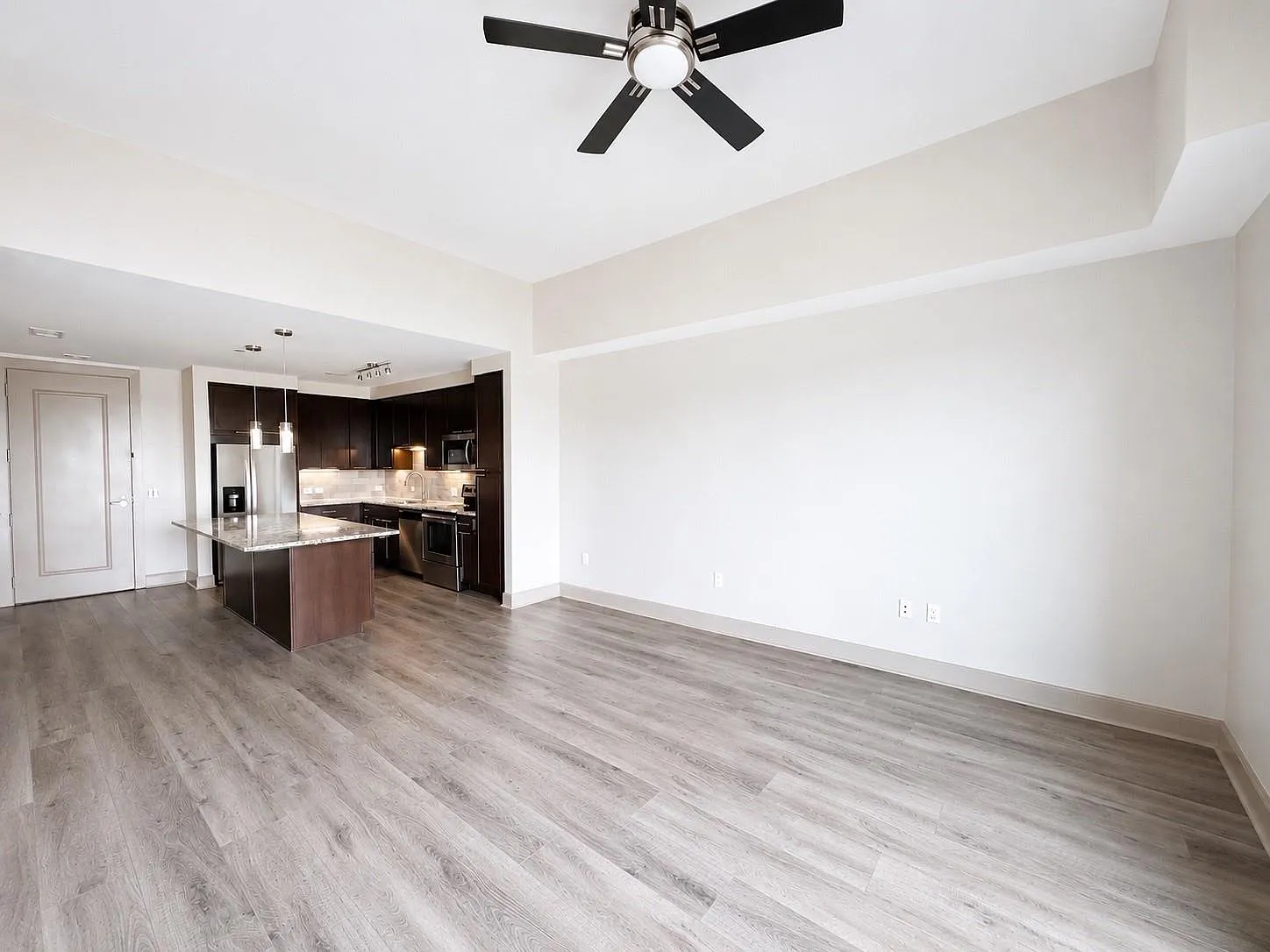 1 bed, 1.0 bath, 808 sqft, $2,059 — Photo 3