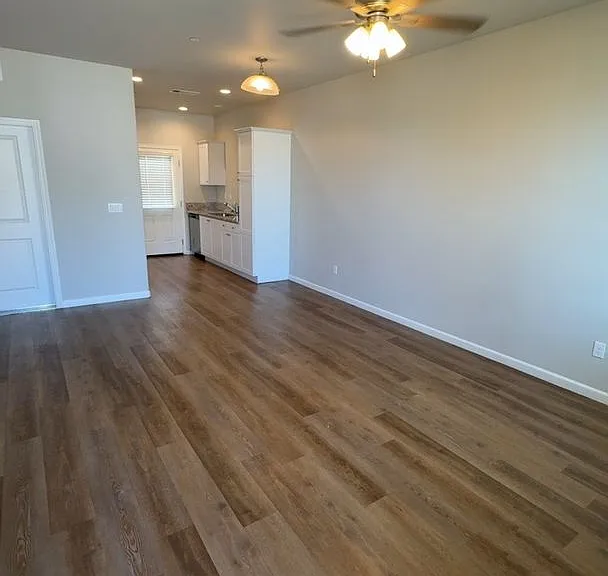 505 S Summit St #101-104 — Photo 3