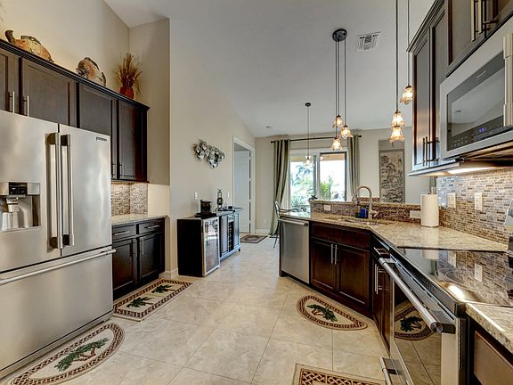 4th image of 1252 SW Seahawk Way