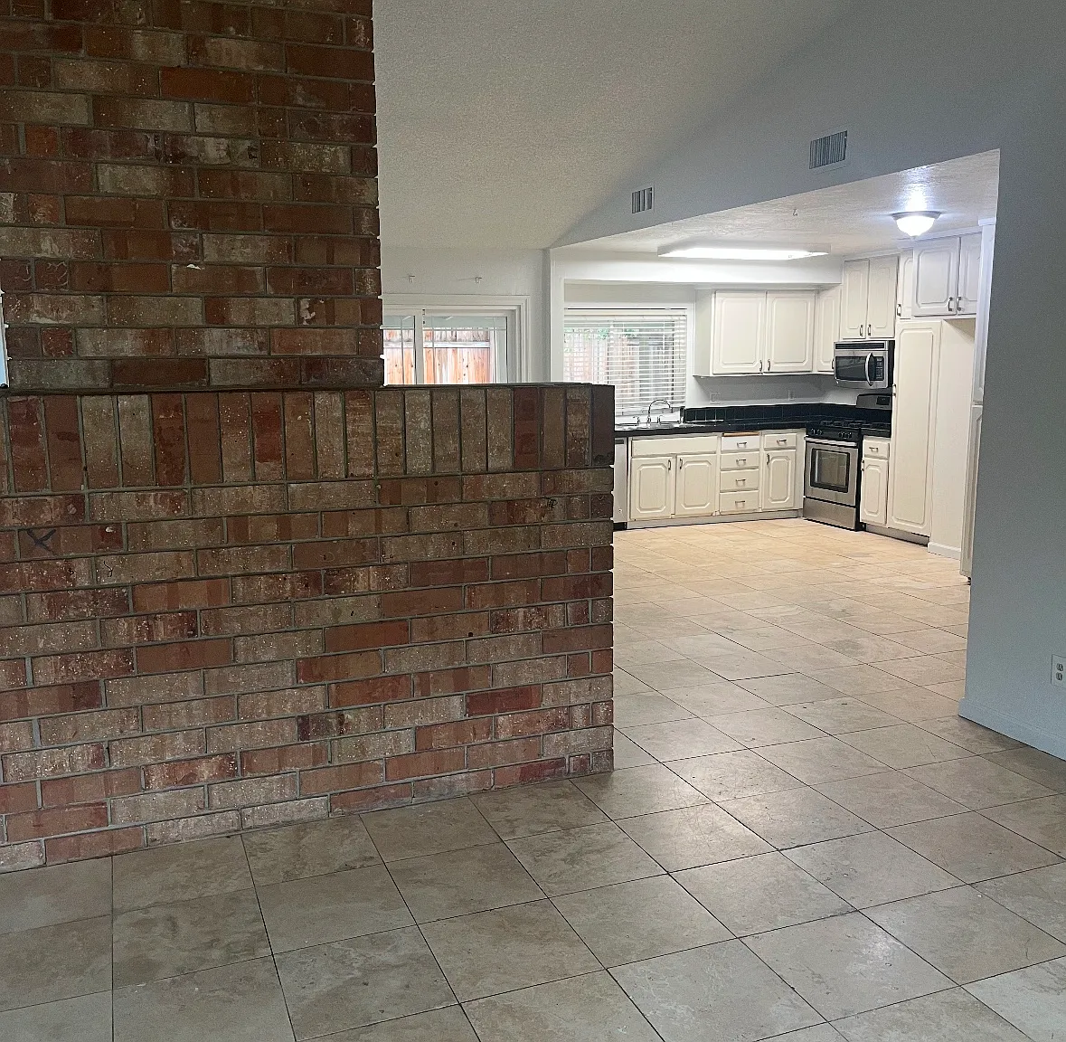 3 bed, 1444 sqft, $2,800 — Photo 2