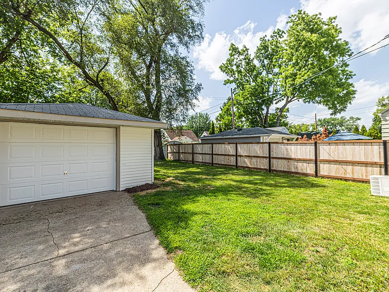 505 Minerva Ave — Photo 17
