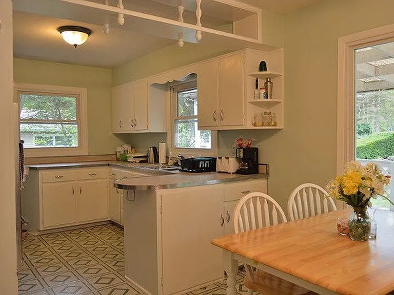 323 N Hillsdale Dr — Photo 11
