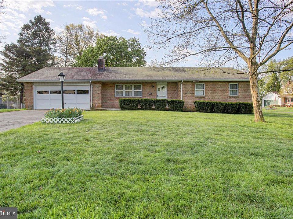 1st image of 9 Shady Ln