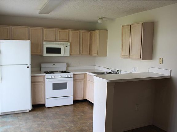 2nd image of 225 Manoel Ln #8
