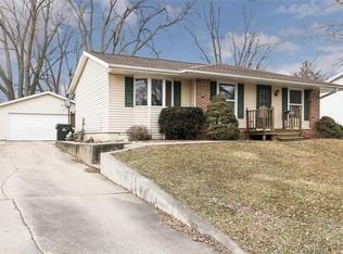 230 Cherry Hill Rd SW, Cedar Rapids, IA 52404