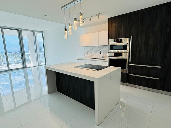 4th image of 851 NE 1st Ave #2300