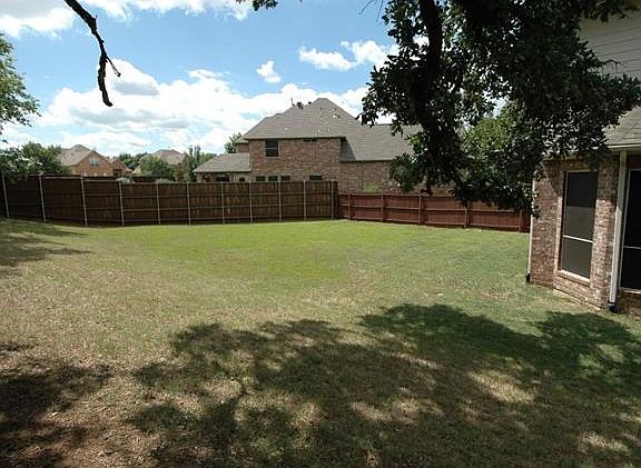 3rd image of 921 Rosemary Dr