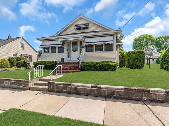 4th image of 142 Reed Ave