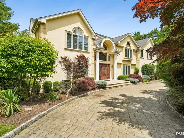 66 Adams Dr, Cresskill, NJ 07626