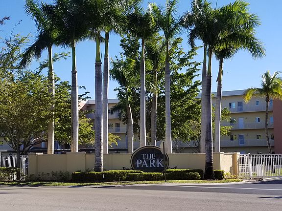3rd image of 14931 Park Lake Dr Ph 9