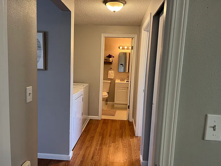 1104 N Pine St — Photo 8
