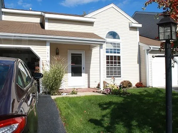 588 Nantucket Way, Island Lake, IL 60042