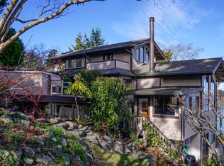 10658 NE Valley Rd, Bainbridge Island, WA 98110