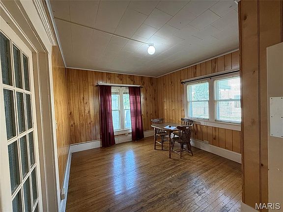 3rd image of 606 S Franklin St