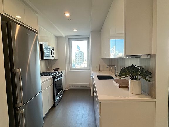 3rd image of 2922 Northern Blvd APT 703