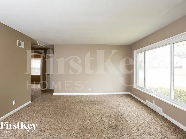 1290 Washington St — Photo 3