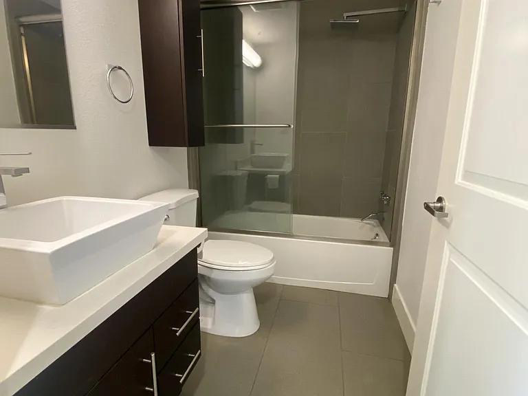 5232 Satsuma Ave #302 — Photo 21
