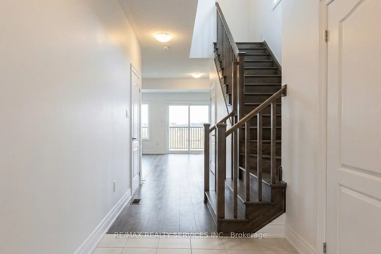 3 bed, $2,495 — Photo 2