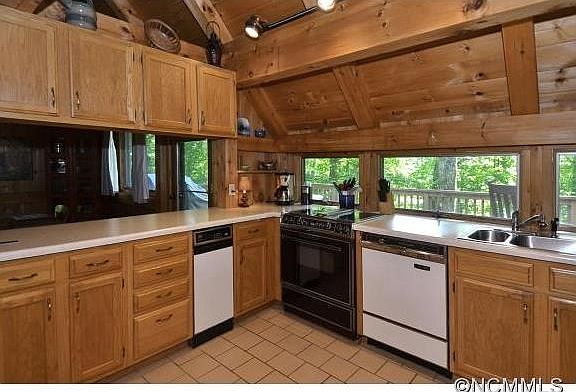 Spacious Kitchen