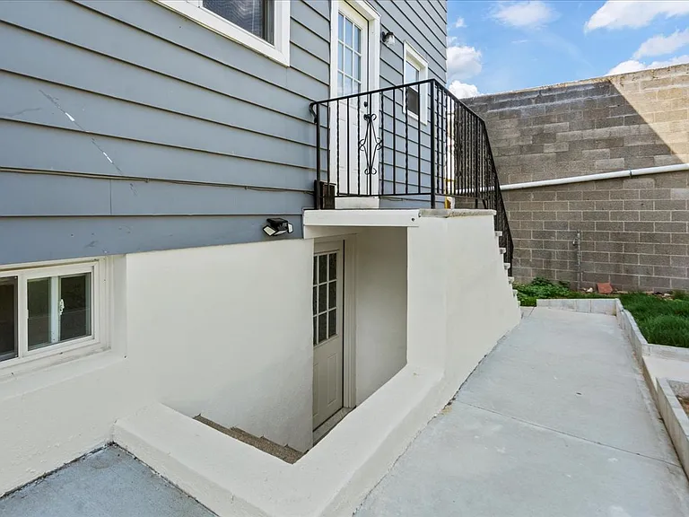 130 Gaston Ave #1 — Photo 28