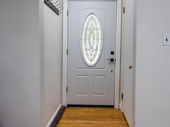 3rd image of 2932 Cooper Ave
