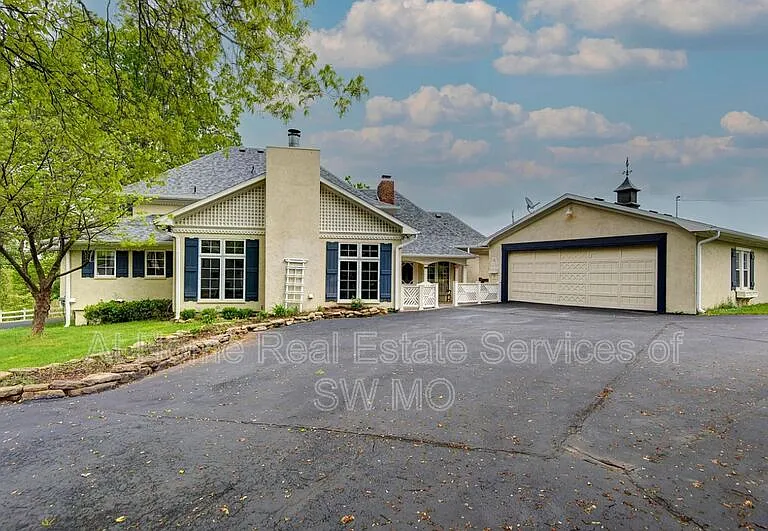 4810 E Farm Road 132 — Photo 2