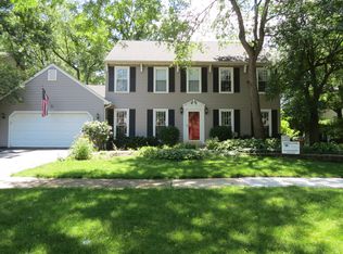 2261 Oak Hill Dr, Lisle, IL 60532