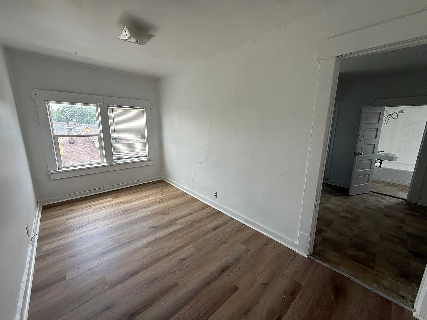 2 bedroom, 1 bathroom Apartment! JULY 2026! — Photo 3