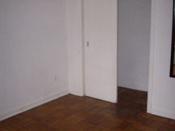 3rd image of 612 NE 10th Pl #B