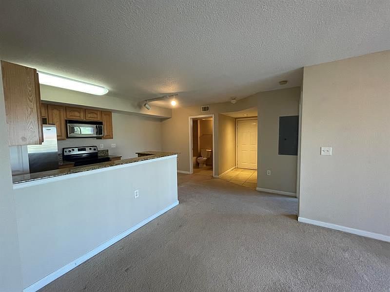 1st image of 301 SW Palm Dr APT 203