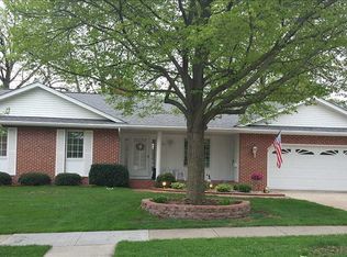 1941 Wembley Rd, Waterloo, IA 50701