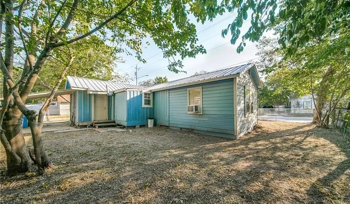 2 bed, 810 sqft, $1,000 — Photo 2