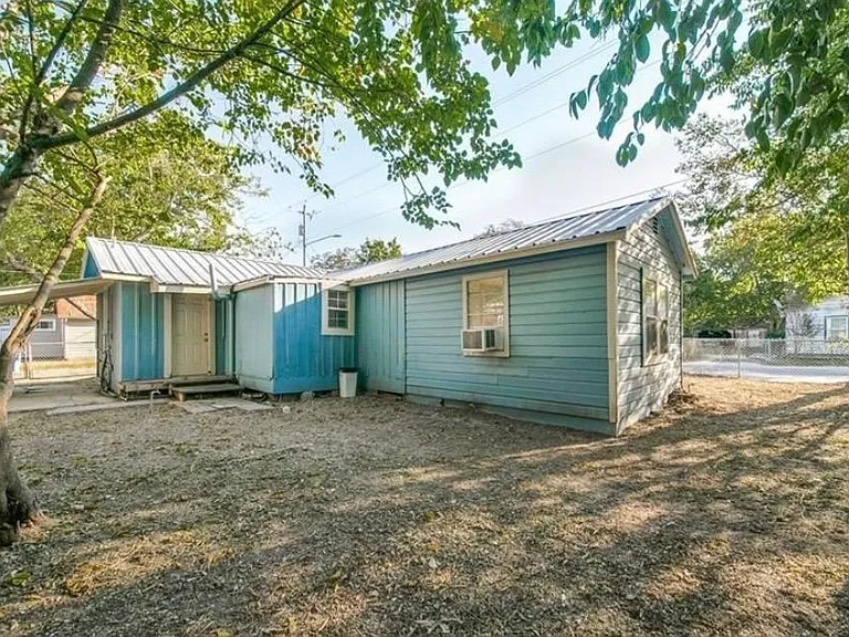406 N San Marcos St — Photo 2