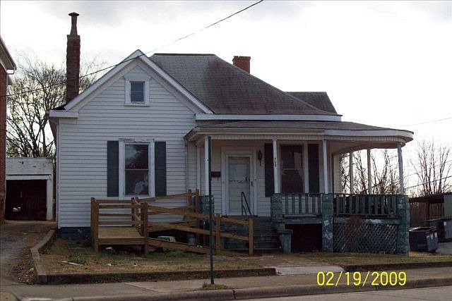 2nd image of 700 N Main St