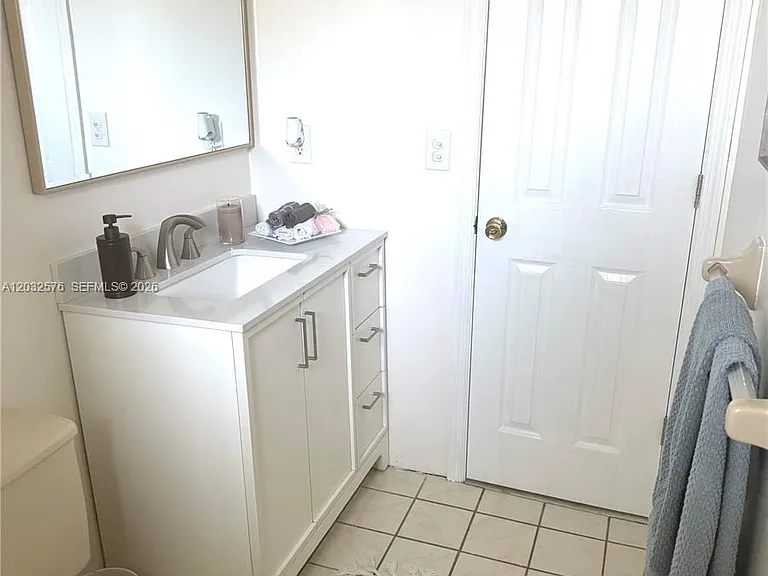 1063 Wexford Way — Photo 16