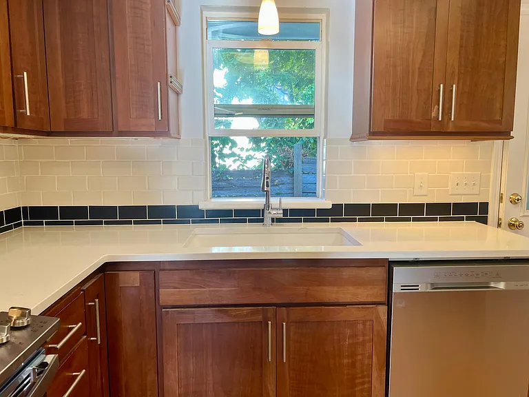 1008 Icel Ct NE — Photo 7
