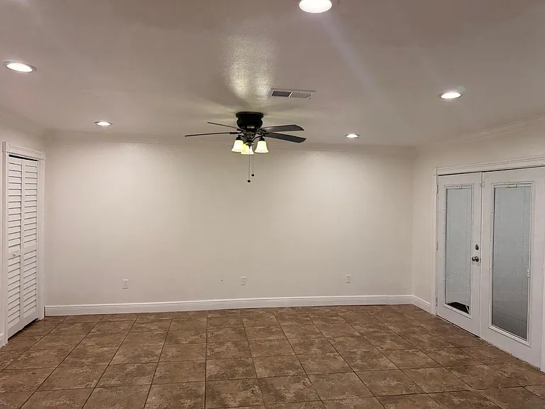 2039 Sauvage Ave — Photo 2