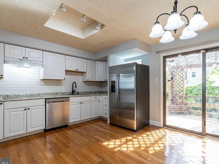 2522 Shields St — Photo 7